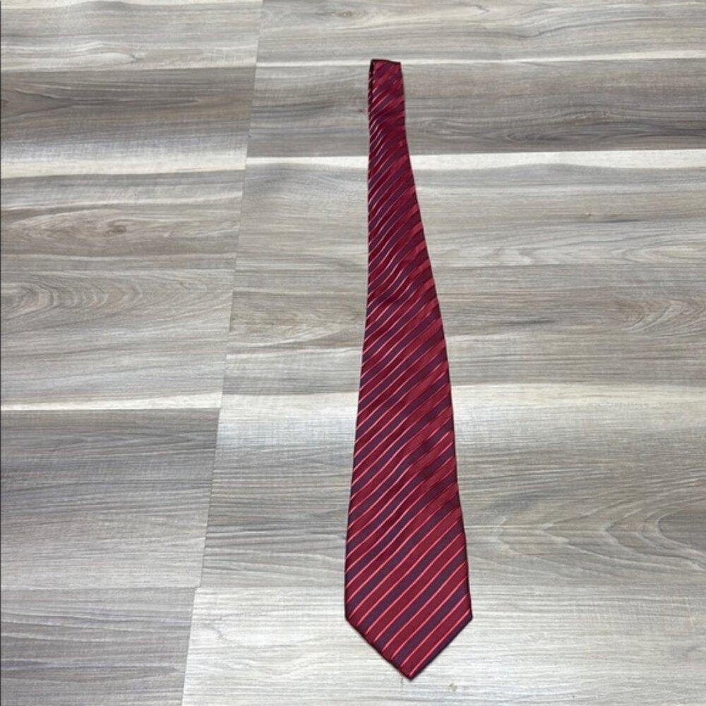 Ermenegildo Zegna Red Silk Tie with Diagonal Stripes